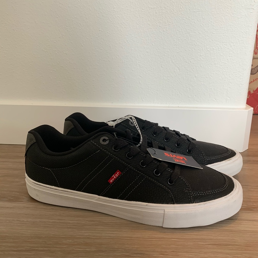 NWT Levi’s comfort shoes